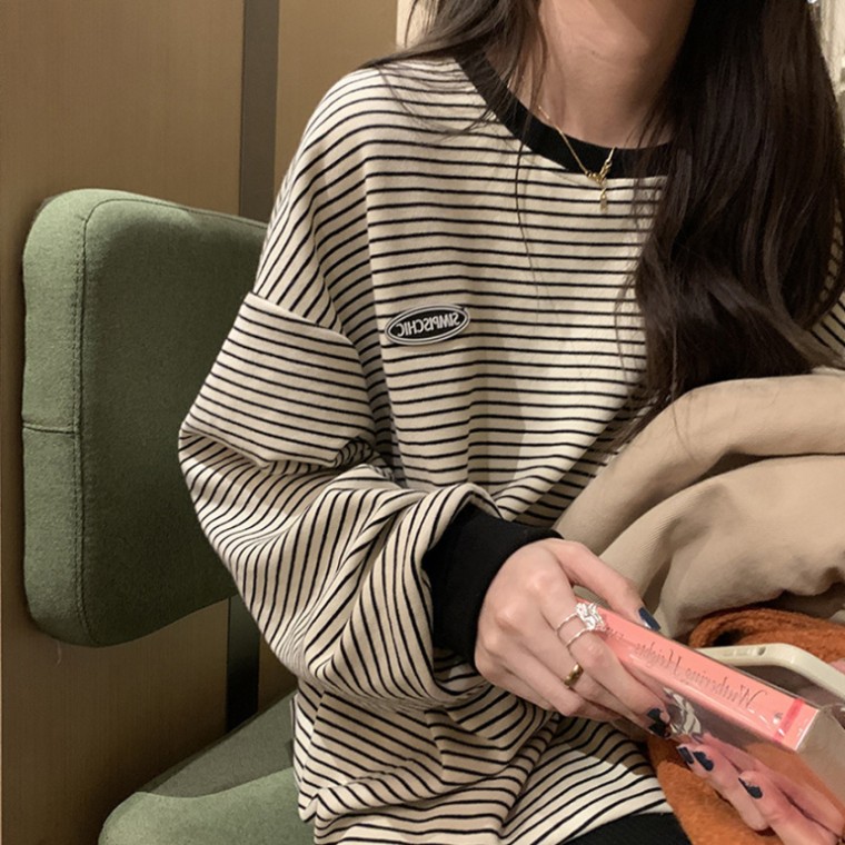 เสื้อสเวตเตอร์ลายทาง