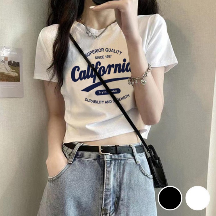 เสื้อยืดแขนสั้นพิมพ์ลายภาษาอังกฤษความยาวครอป